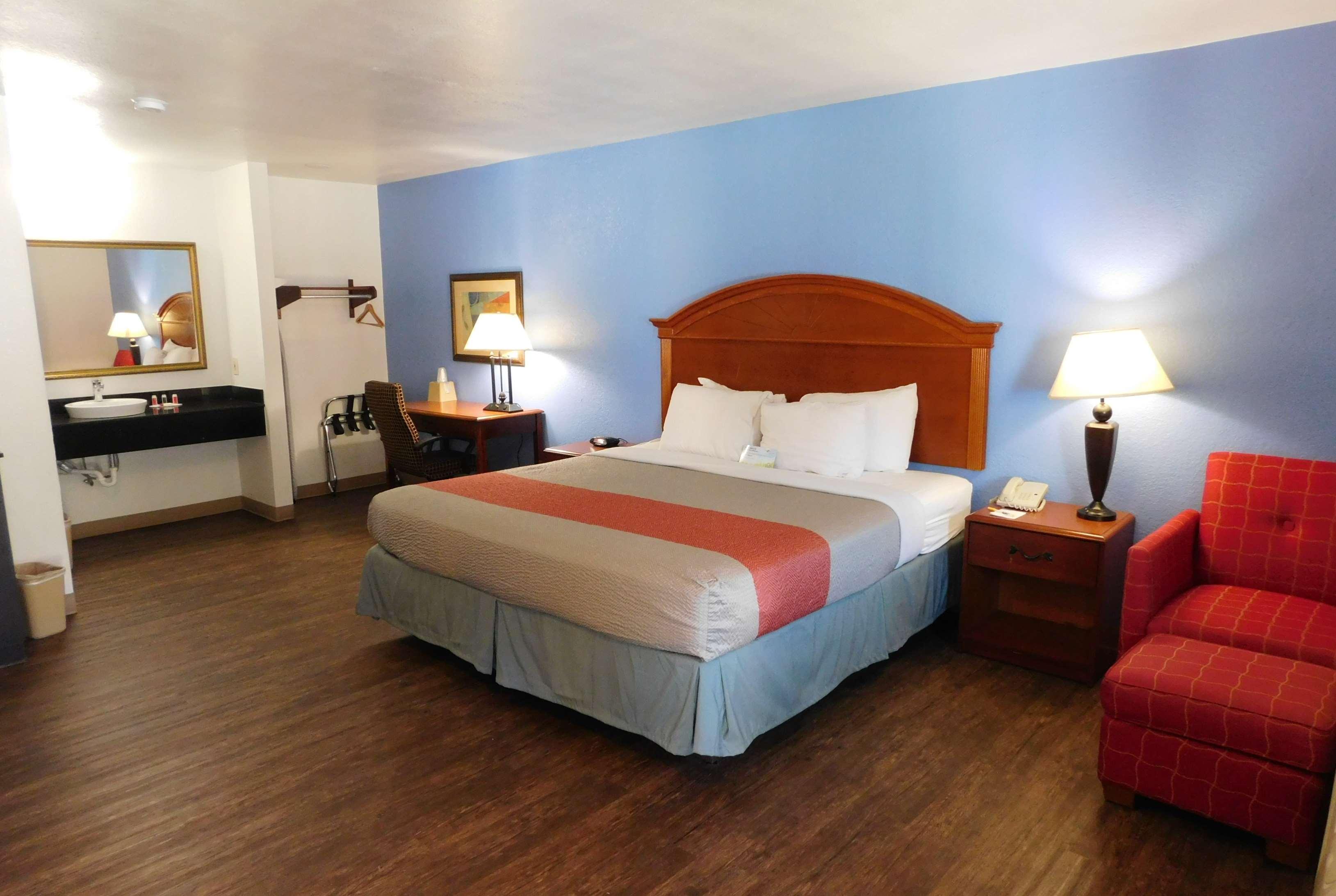 Days Inn By Wyndham Oklahoma City Nw Expressway Warr Acres Kültér fotó