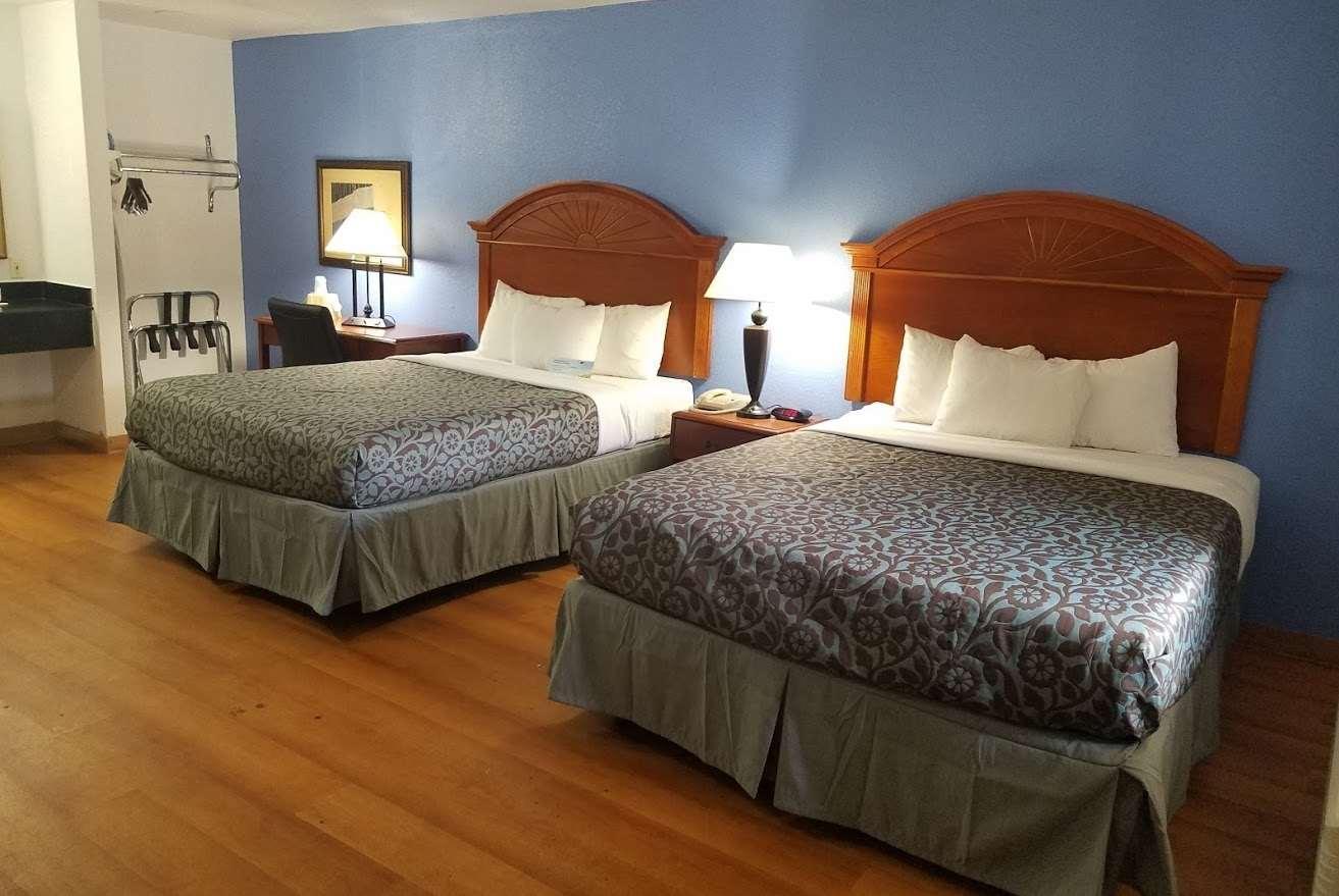Days Inn By Wyndham Oklahoma City Nw Expressway Warr Acres Kültér fotó
