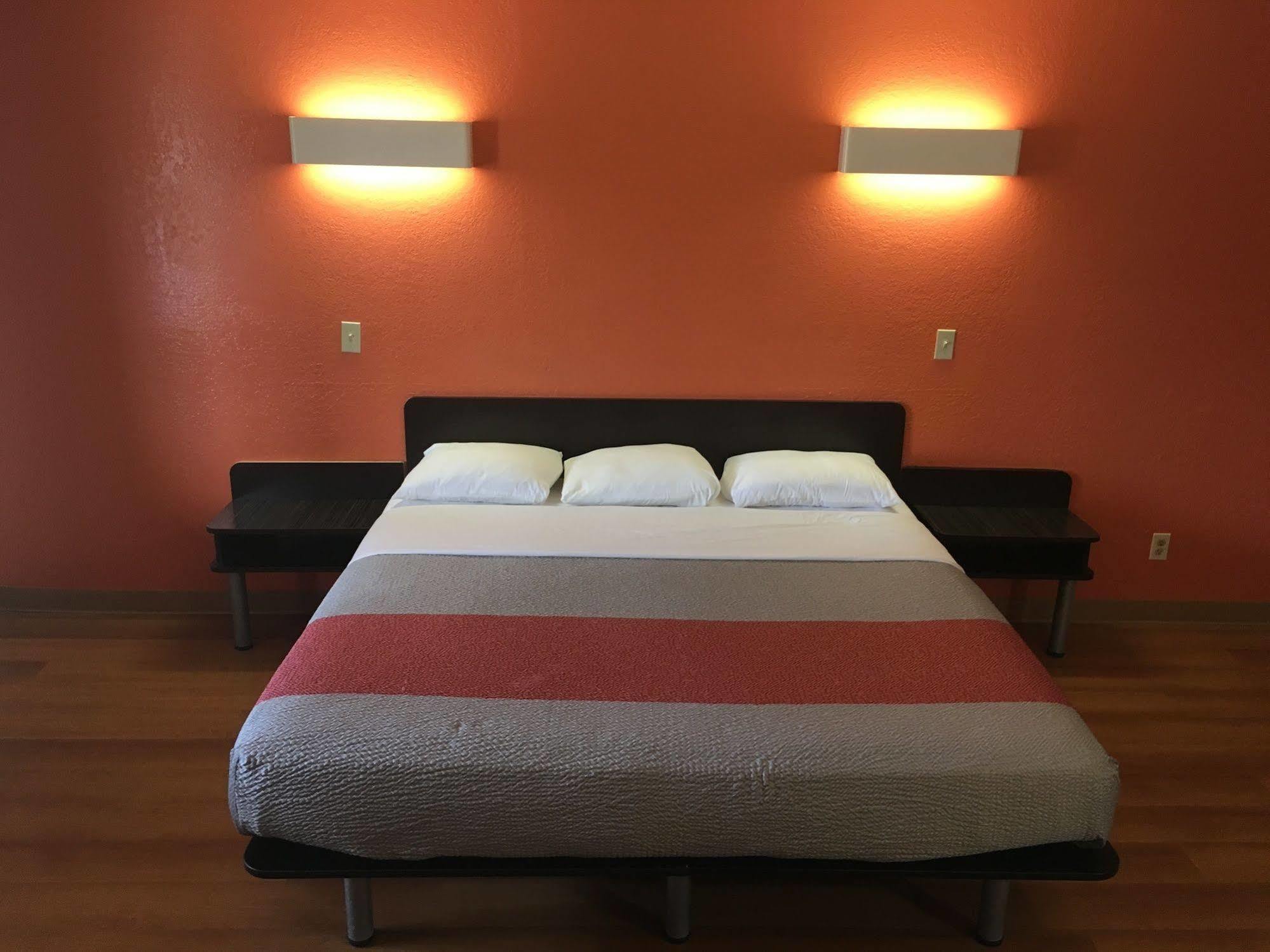 Days Inn By Wyndham Oklahoma City Nw Expressway Warr Acres Kültér fotó