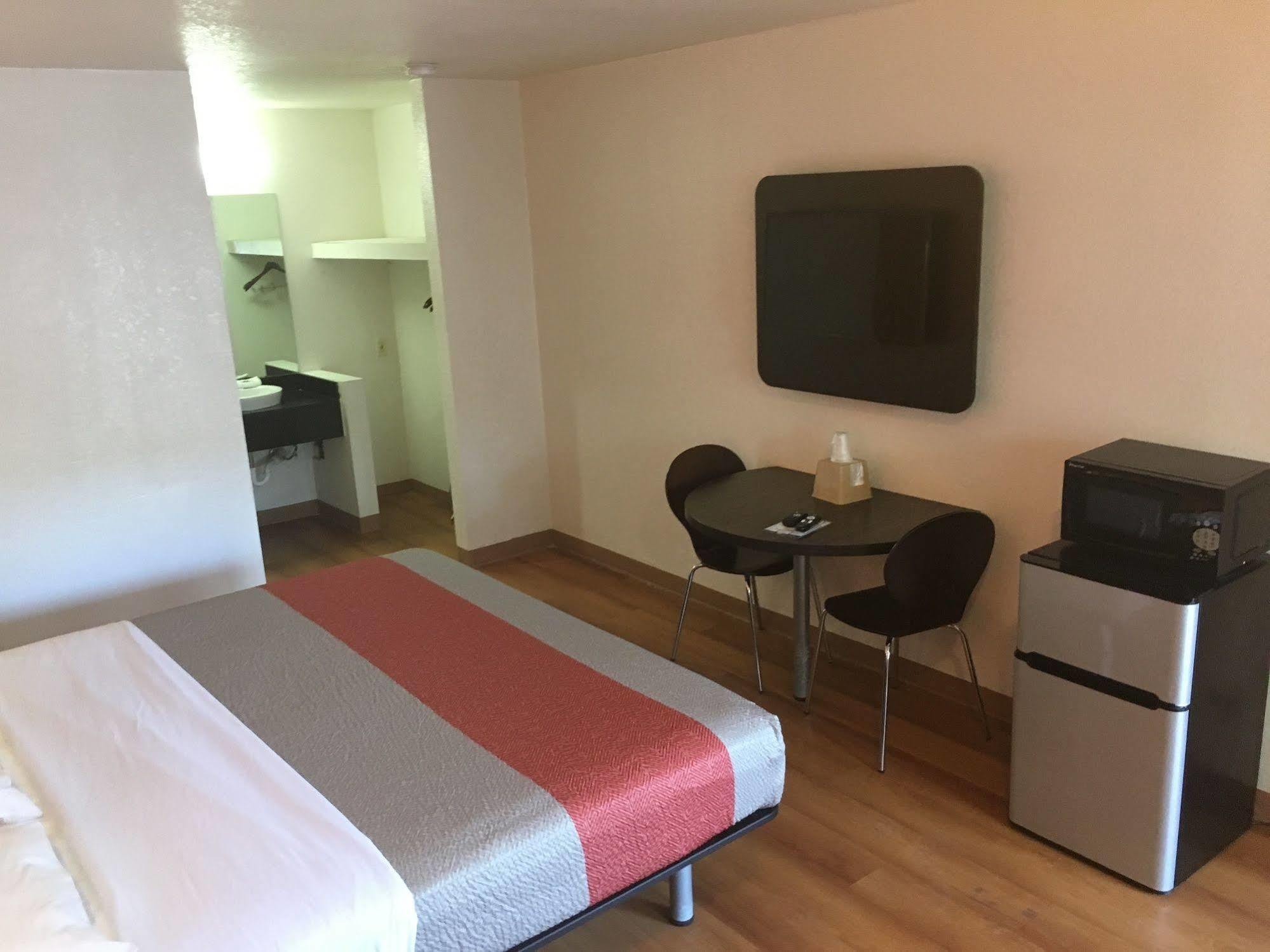 Days Inn By Wyndham Oklahoma City Nw Expressway Warr Acres Kültér fotó