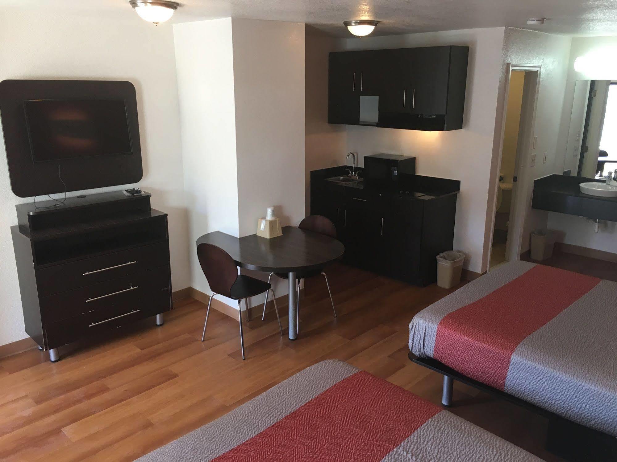 Days Inn By Wyndham Oklahoma City Nw Expressway Warr Acres Kültér fotó